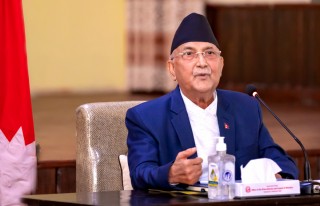 प्रधानमन्त्रीलाई जवाफ फर्काउँदै ठाकुर गैरेले भने, ‘मन्त्रीहरुले हजार जनाको सभामा भाषण गरेको त हामीले पनि देखेका छौँ’