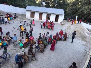 गुल्मीका गरिव बस्तीमा दशैँ मान्ने नयाँ तरिका, नेता भण्डारीलाई सम्झदै खुशी साट्दै