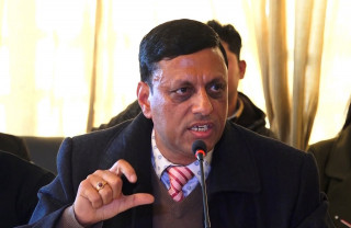 सर्वोच्चको फैसलाको पूर्णपाठ नहेरिकन रेशम चौधरीलाई आममाफी दिन मिल्दैँन : टीकाराम भट्टराई