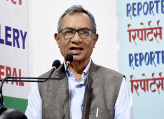 अर्थमन्त्रीको विषयमा अहिले केहि निर्णय भइसकेको छैन : दिनानाथ शर्मा