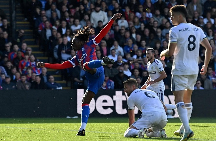 Crystal Palace beat Leeds United 2-1