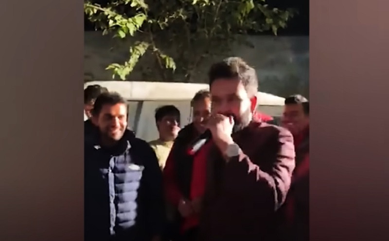 बालेन साहको देउसी - ‘कति राम्रा राम्रा गीत यहाँ गाइयो, दुःख लाग्छ आफ्नै साथीको रेष्टुरेण्ट भत्काइयो’