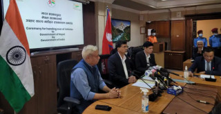 भारतले नेपाललाई दियो २०० वटा गाडी उपहार