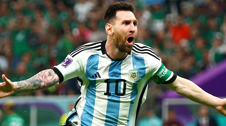 Argentina beat Mexico 2-0