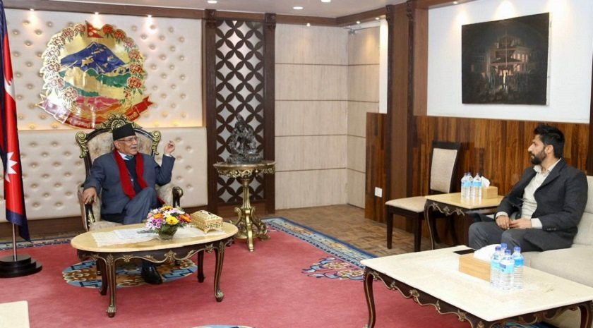 प्रधानमन्त्री प्रचण्ड र रास्वपा सभापति लामिछानेबीच भेटवार्ता